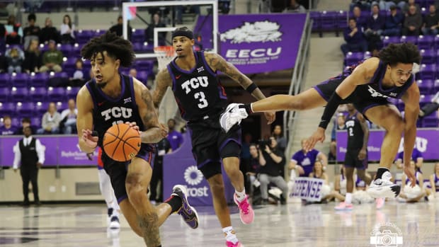 Micah Peavy, Avery Anderson III, Jameer Nelson Jr. airborn